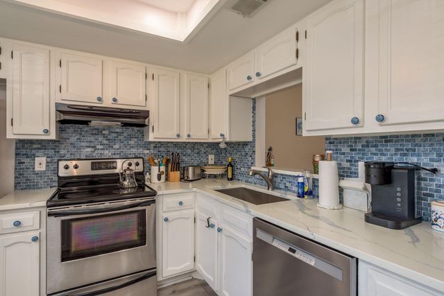 40 W ORANGE STREET 102, Tarpon Springs, FL 34689