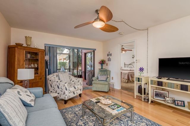 40 W ORANGE STREET 102, Tarpon Springs, FL 34689