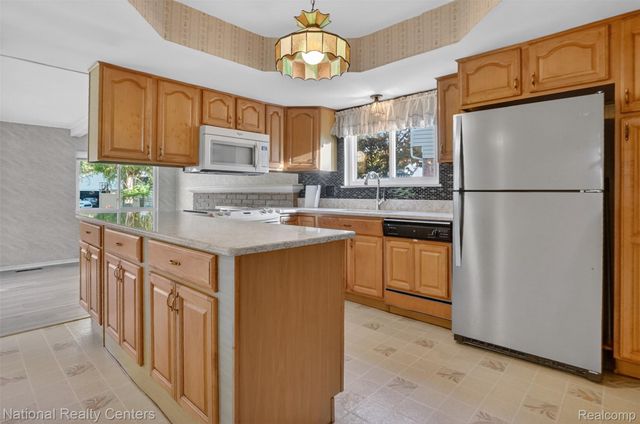 15420 Susanna Circle, Livonia, MI 48154