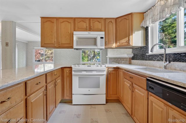 15420 Susanna Circle, Livonia, MI 48154