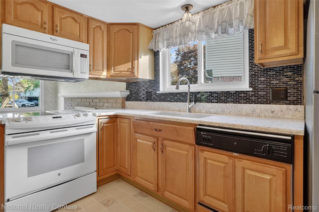 15420 Susanna Circle, Livonia, MI 48154