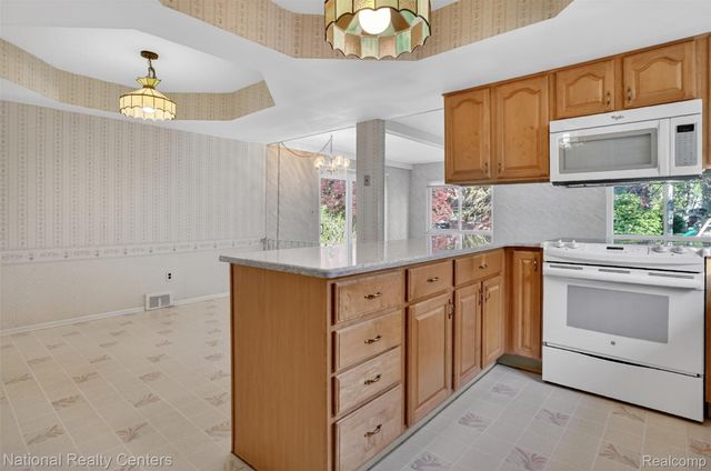 15420 Susanna Circle, Livonia, MI 48154
