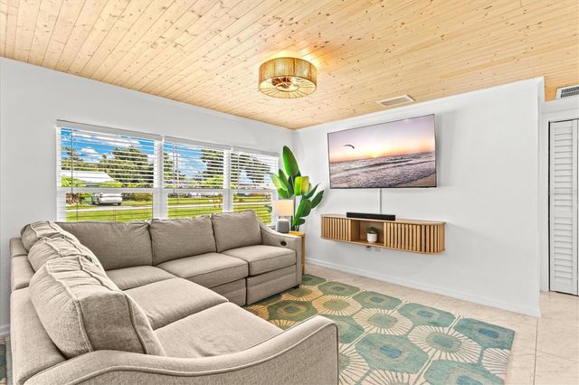 315 AZALEA ROAD, Venice, FL 34293