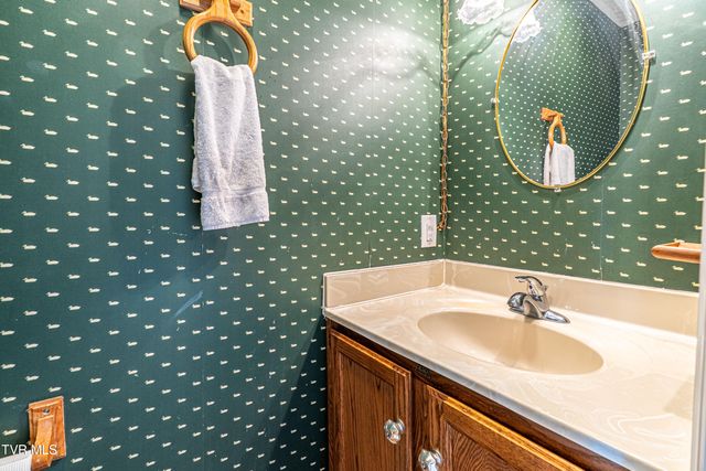 20010 Oakwood Drive, Abingdon, VA 24211