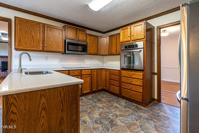 20010 Oakwood Drive, Abingdon, VA 24211