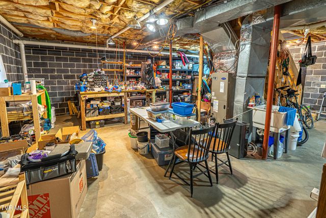 20010 Oakwood Drive, Abingdon, VA 24211