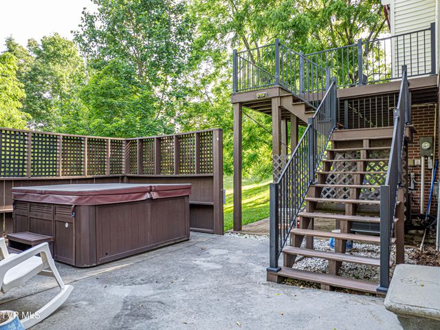 20010 Oakwood Drive, Abingdon, VA 24211