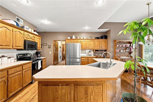 7907 NW 76th Terrace, Kansas City, MO 64152