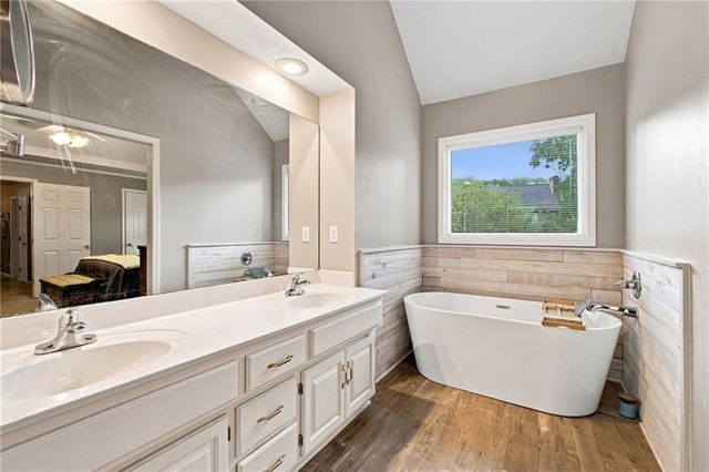7907 NW 76th Terrace, Kansas City, MO 64152