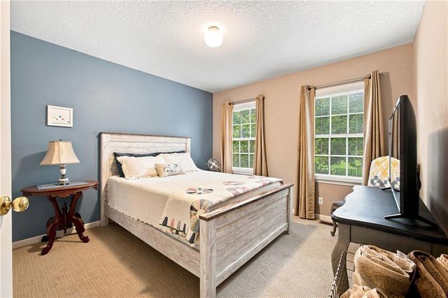 7907 NW 76th Terrace, Kansas City, MO 64152