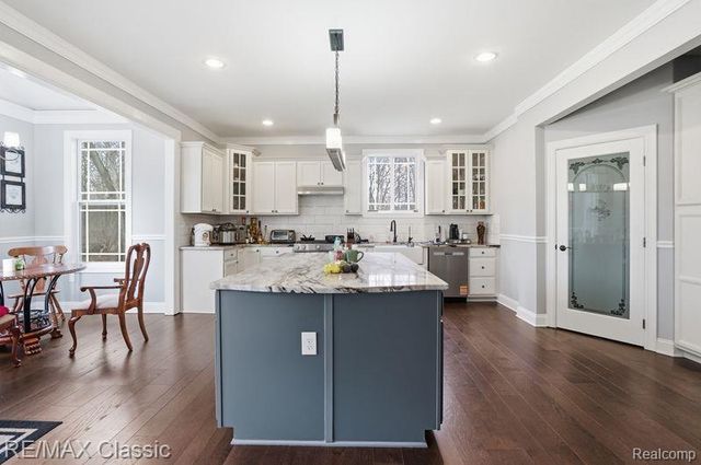 9027 Salem Farms Drive, South Lyon, MI 48178