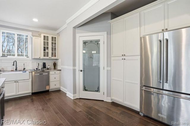 9027 Salem Farms Drive, South Lyon, MI 48178