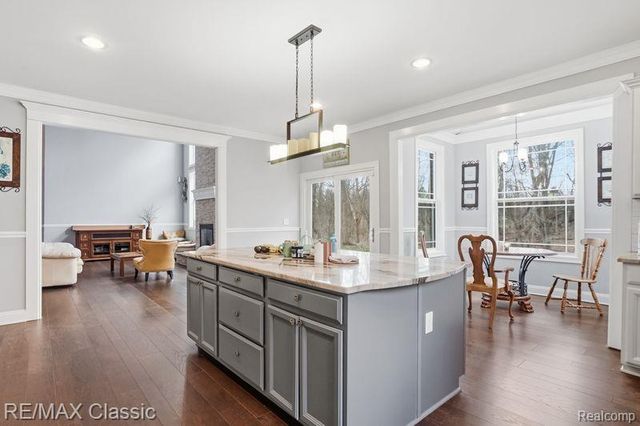 9027 Salem Farms Drive, South Lyon, MI 48178