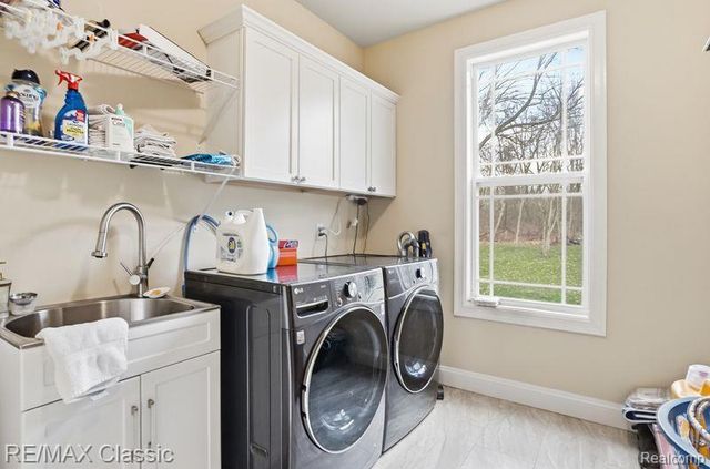 9027 Salem Farms Drive, South Lyon, MI 48178