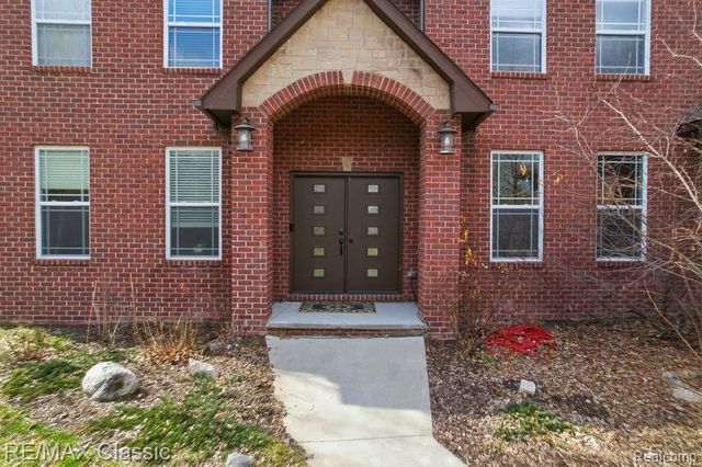 9027 Salem Farms Drive, South Lyon, MI 48178