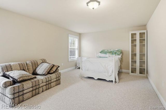 9027 Salem Farms Drive, South Lyon, MI 48178