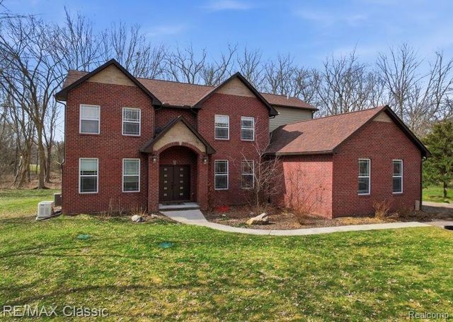 9027 Salem Farms Drive, South Lyon, MI 48178