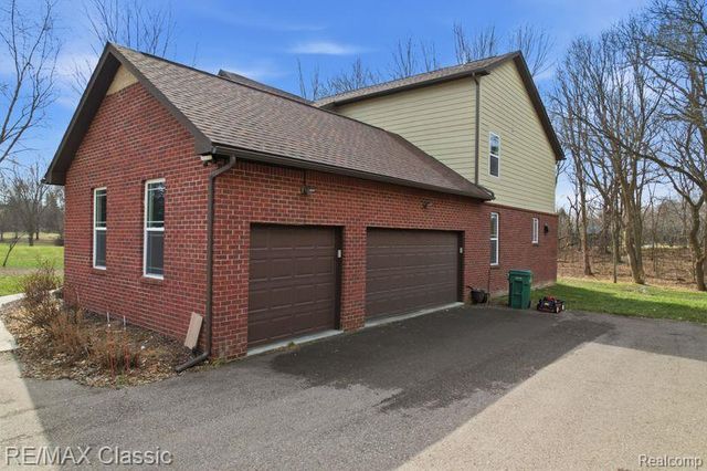 9027 Salem Farms Drive, South Lyon, MI 48178
