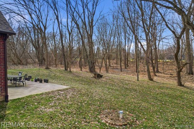 9027 Salem Farms Drive, South Lyon, MI 48178