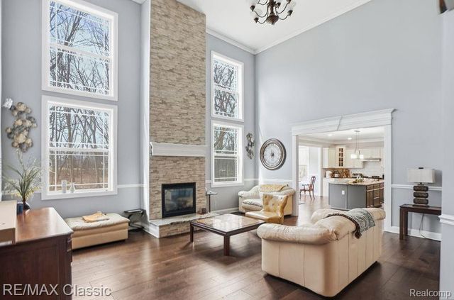 9027 Salem Farms Drive, South Lyon, MI 48178