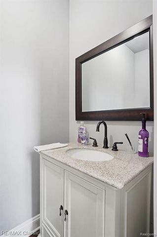 9027 Salem Farms Drive, South Lyon, MI 48178