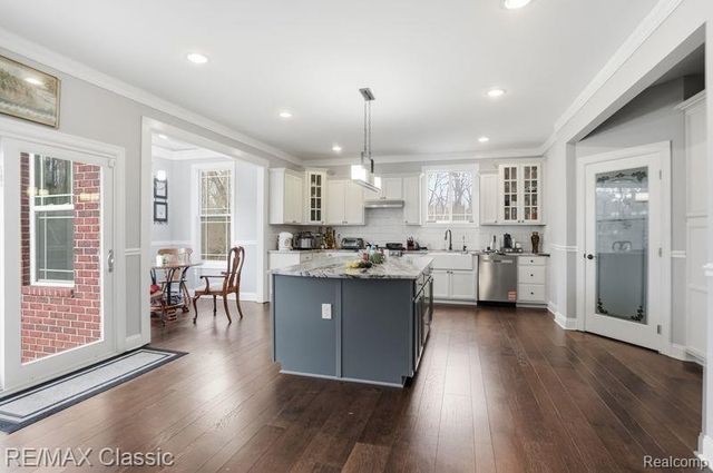 9027 Salem Farms Drive, South Lyon, MI 48178