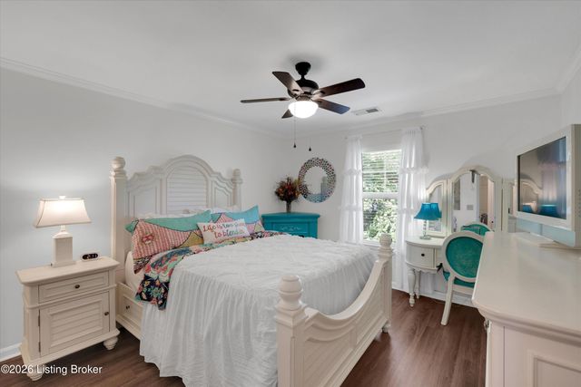 10111 Spruce Grove Dr, Jeffersontown, KY 40299