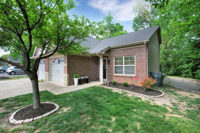 10111 Spruce Grove Dr, Jeffersontown, KY 40299