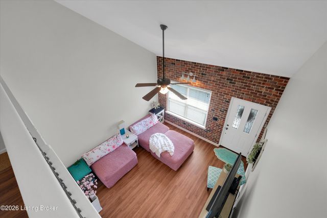 10111 Spruce Grove Dr, Jeffersontown, KY 40299