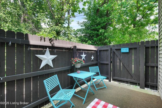 10111 Spruce Grove Dr, Jeffersontown, KY 40299