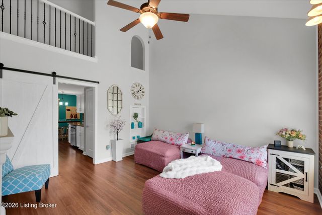 10111 Spruce Grove Dr, Jeffersontown, KY 40299