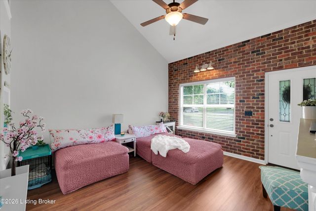 10111 Spruce Grove Dr, Jeffersontown, KY 40299