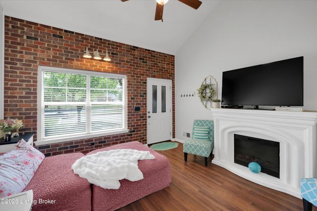 10111 Spruce Grove Dr, Jeffersontown, KY 40299