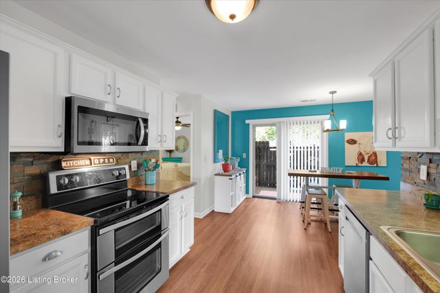 10111 Spruce Grove Dr, Jeffersontown, KY 40299