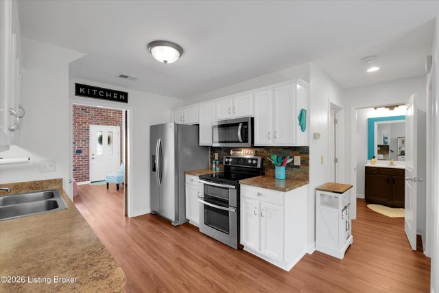 10111 Spruce Grove Dr, Jeffersontown, KY 40299