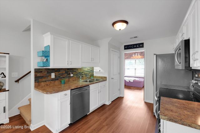 10111 Spruce Grove Dr, Jeffersontown, KY 40299