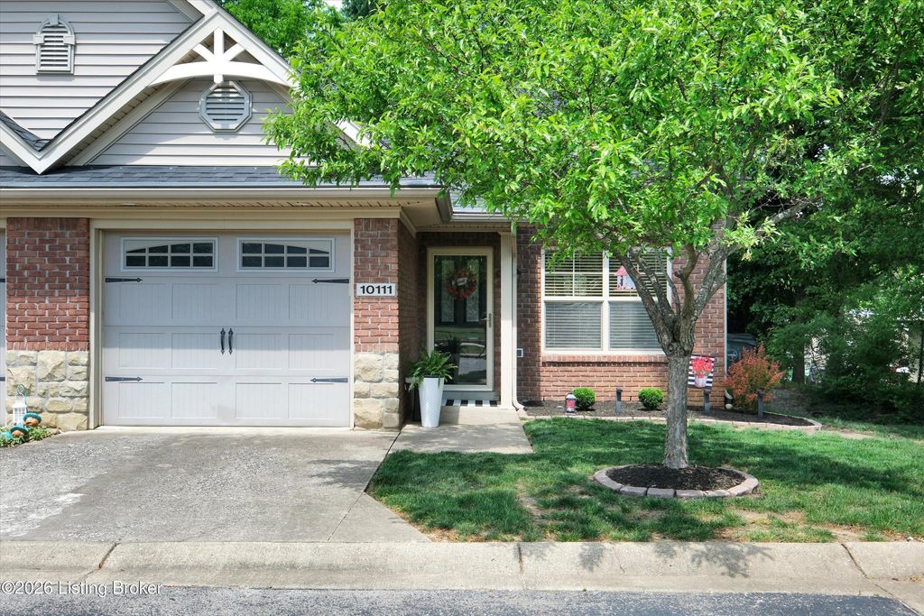 10111 Spruce Grove Dr, Jeffersontown, KY 40299