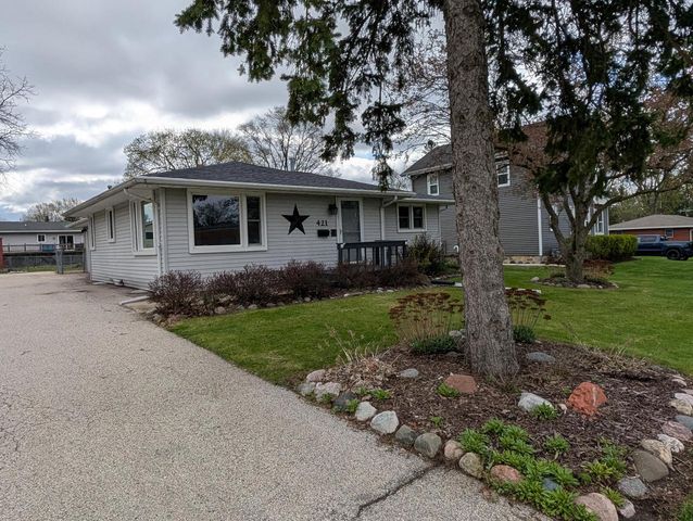 421 N Lincoln STREET, Elkhorn, WI 53121