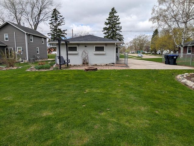 421 N Lincoln STREET, Elkhorn, WI 53121