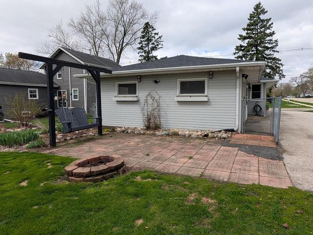 421 N Lincoln STREET, Elkhorn, WI 53121