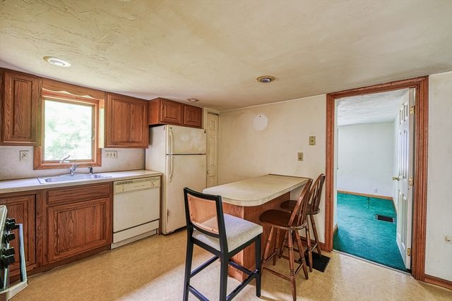 502 South St, Holbrook, MA 02343