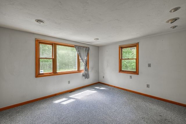502 South St, Holbrook, MA 02343