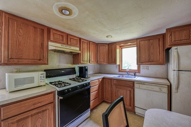 502 South St, Holbrook, MA 02343