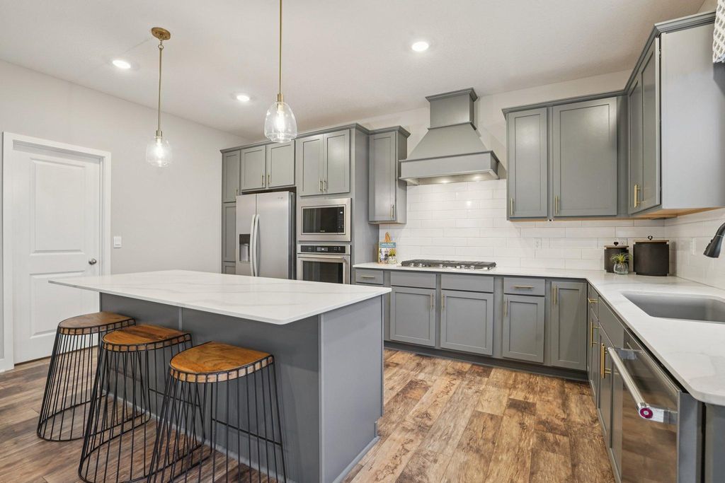 1995 Shady View Court, Shakopee, MN 55379