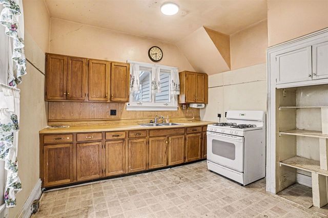 108 S Michigan Avenue, Vicksburg, MI 49097