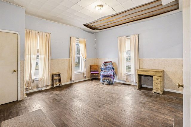 108 S Michigan Avenue, Vicksburg, MI 49097