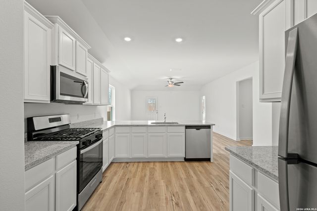 4014 Mistyrock Way, Von Ormy, TX 78073