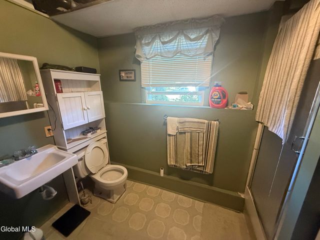 17 Dorchester Drive, Stillwater, NY 12170