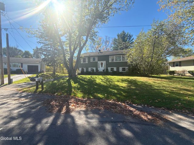 17 Dorchester Drive, Stillwater, NY 12170