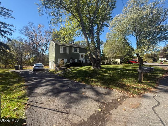 17 Dorchester Drive, Stillwater, NY 12170